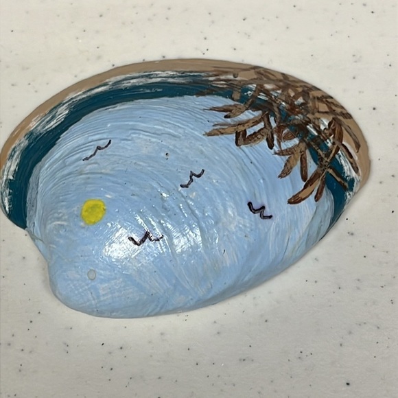 Hand Painted Beach Scene Shell - Picture 4 of 10